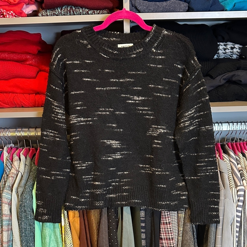 Max Studio black/white long sleeve side slits crew neck sweater size S